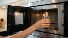 Proč dát do mikrovlnky sklenici vody – jednoduchý trik, o kterém málokdo ví